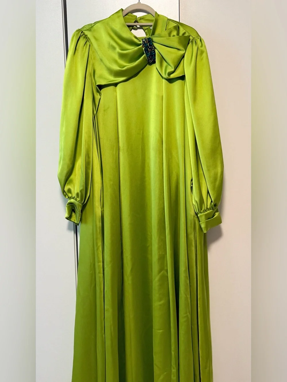 Elegant Long-Sleeve Maxi Dress with Statement Bow in Lime Green - Picture 1 of 2
